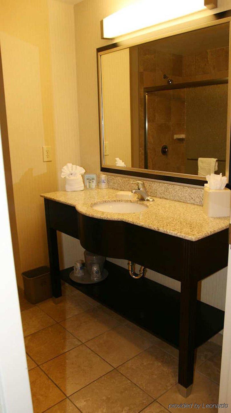 Hampton & Phoenix Glendale-westgate 3*