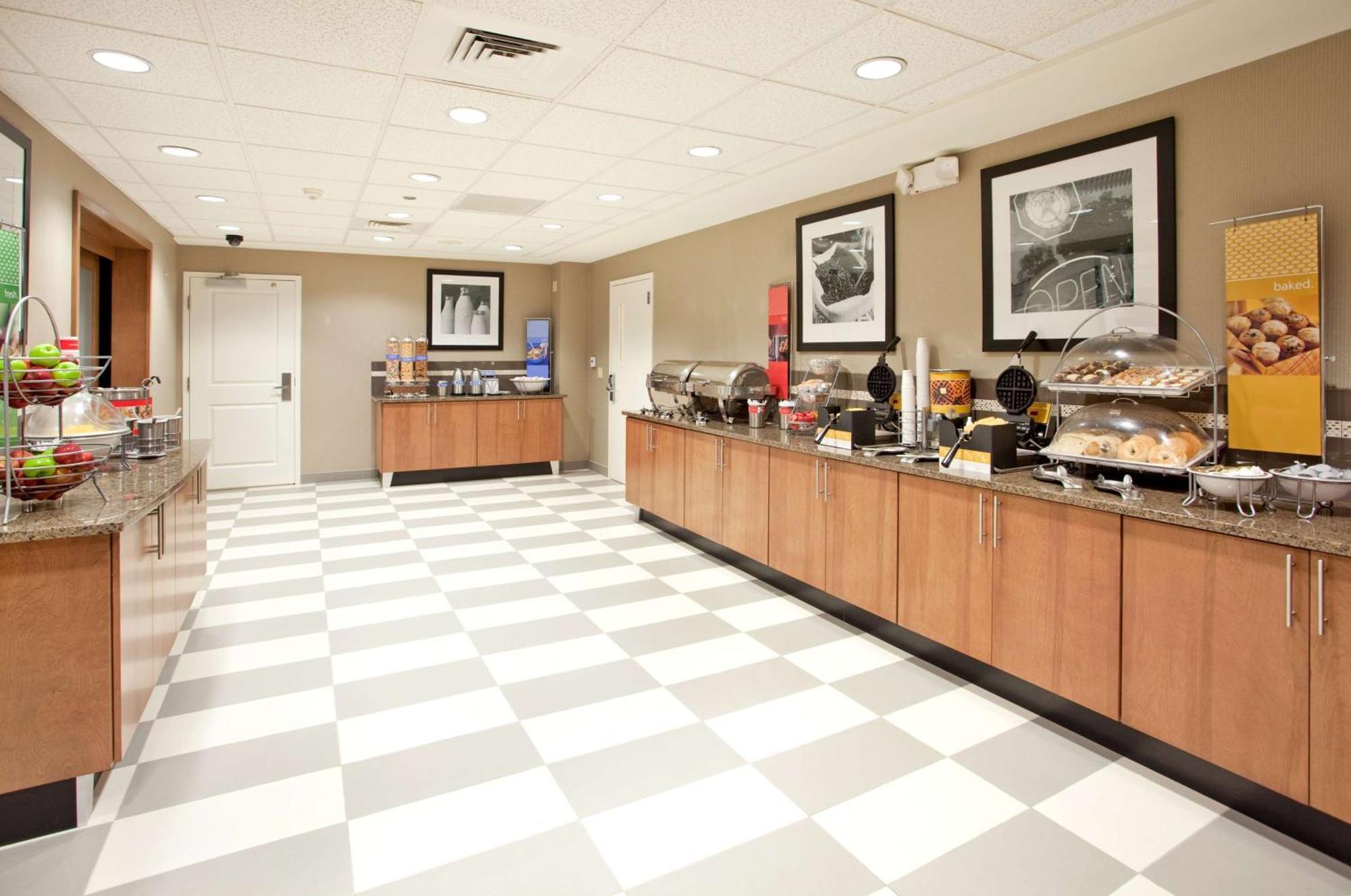 Hampton Inn&suites Phoenix Glendale-westgate