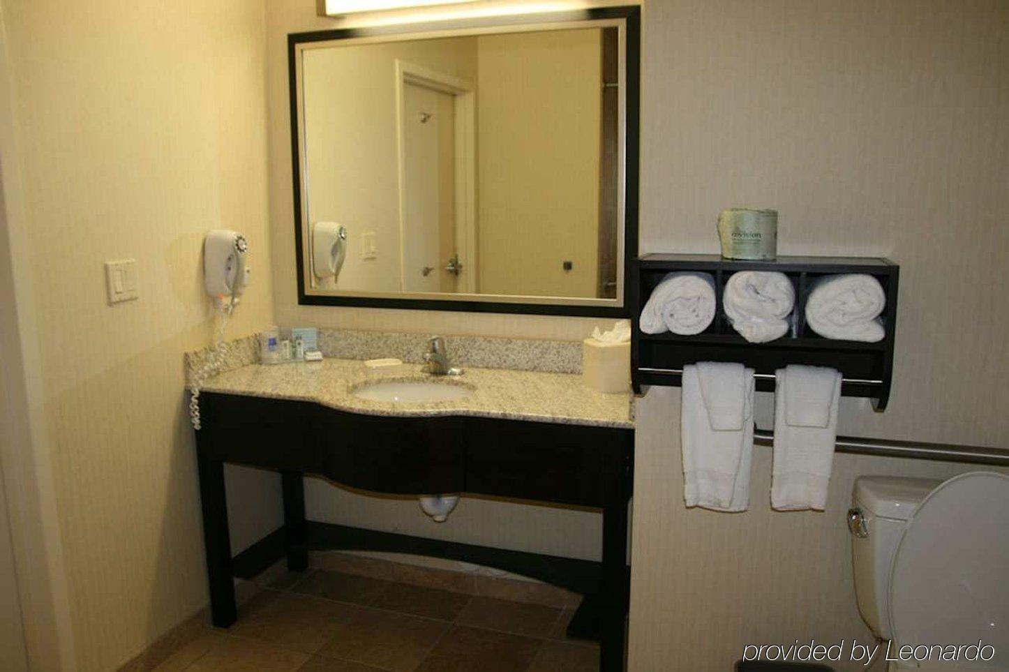 Hampton Inn&suites Phoenix Glendale-westgate 3*